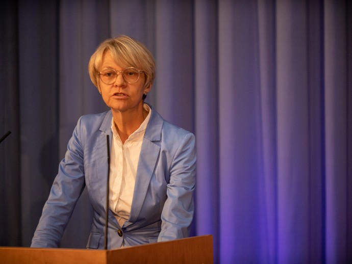 Schulministerin Dorothee Feller (vergrößerte Bildansicht wird geöffnet)